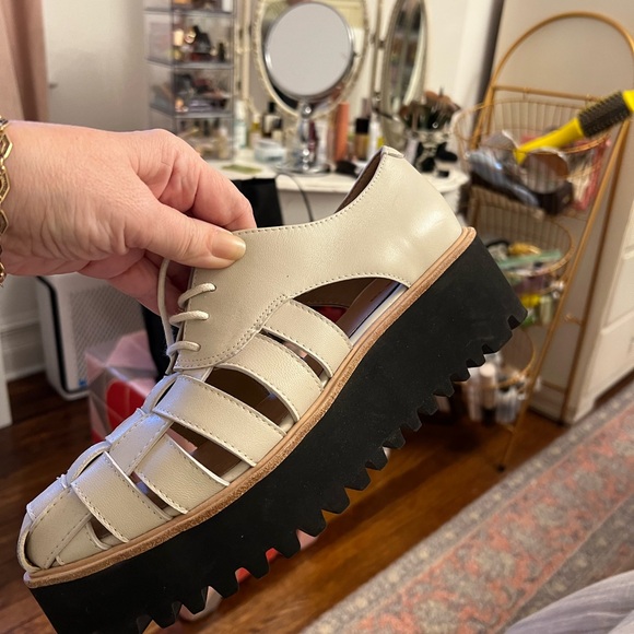 All Black Women’s Cream Woven Oxfords - Picture 4 of 7